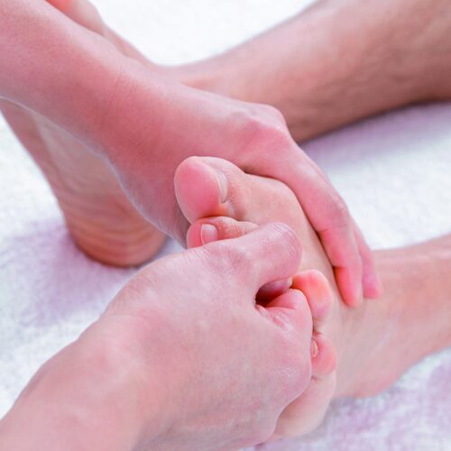 Die neue Dimension einer Fußmassage aus der Ayurveda mit Hilfe der Kaash-Schale. Entspannung, Stärkung der Fußmuskulatur und das Gefühl von Leichtigkeit an den Füßen. Positive Wirkung auf die Sehkraft und Augenmuskulatur sind Hauptkriterium dieser Anwendung. Begleitet wird sie von einer stoffwechselanregenden und reinigenden Wirkung.